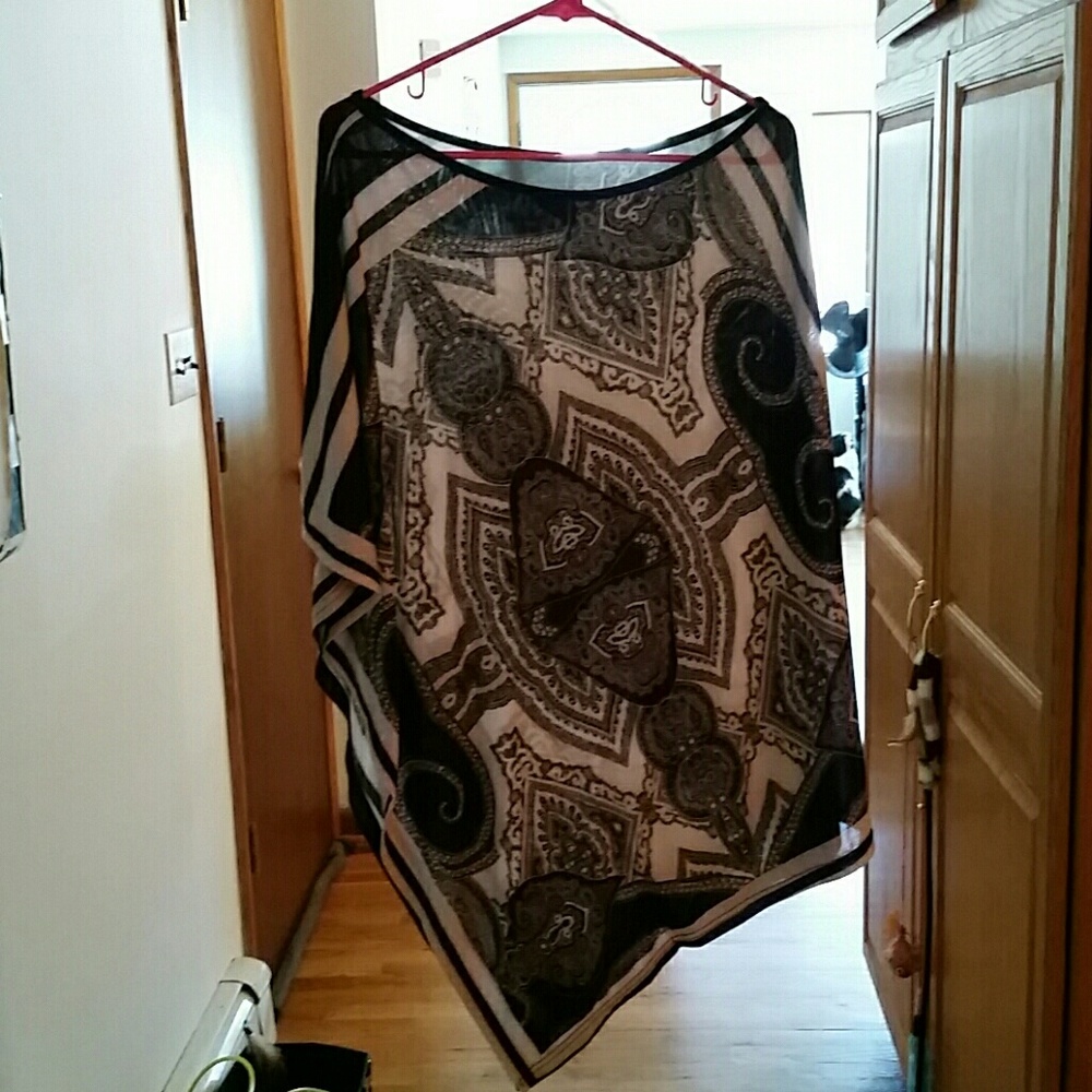 One exposed arm poncho